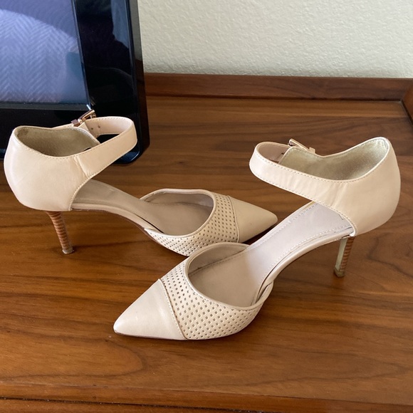 Cream ankle strapped 4 inch heels. Perfect for the office. - Picture 3 of 4